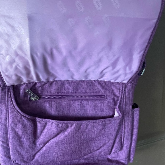 Lug purple crossbody bag with water bottle holder, like new. - Picture 2 of 8